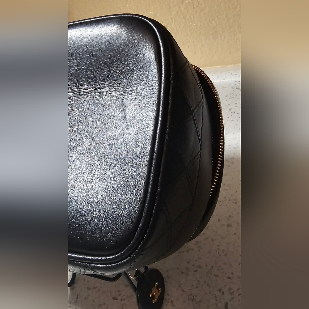 Vintage CHANEL CC Vanity Bag - Picture 7 of 16